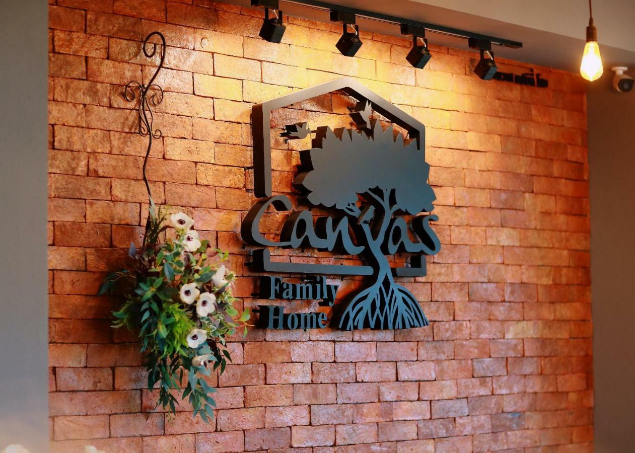 Canvas Family Home Trat Eksteriør billede